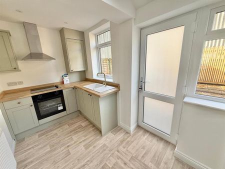 3 bedroom terraced house to rent - Photo 2