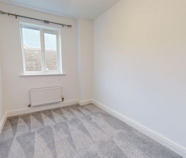 4 bedroom semi-detached house to rent - Photo 3