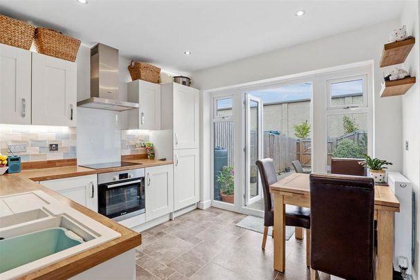 2 bedroom end of terrace house to rent - Photo 1