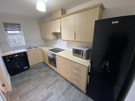 3 bedroom flat to rent - Photo 3