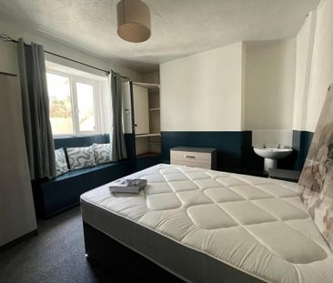 4 bedroom terraced house to rent - Photo 1