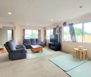 Spacious Three-Bedroom, Two-Bathroom Home in Prime Papamoa Location... - Photo 5