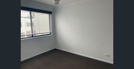 Modern Townhouse in Helensvale - Photo 4