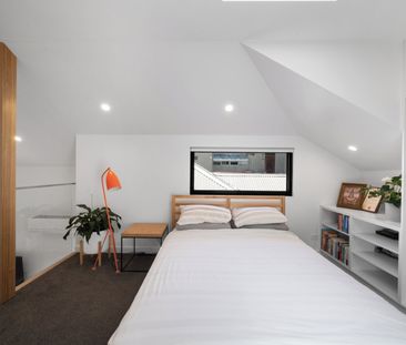 Immaculate Loft Living – Rare 1 Bed Townhouse - Photo 4