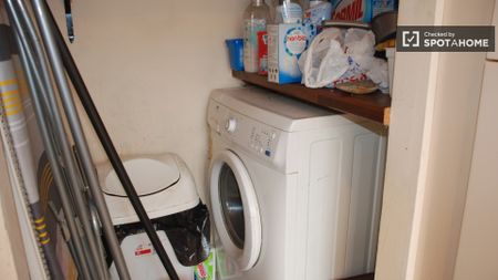 Decorated room in shared apartment in Donaghmede, Dublin - Photo 3