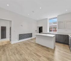 1 BEDROOM Apartment - Ground Floor - Photo 2