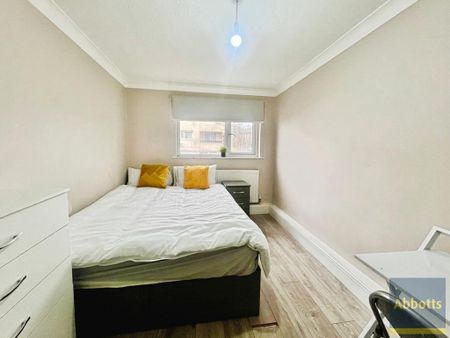 1 bedroom in a house share to rent - Photo 2