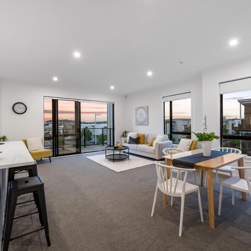 Sunny Corner Home - Photo 1