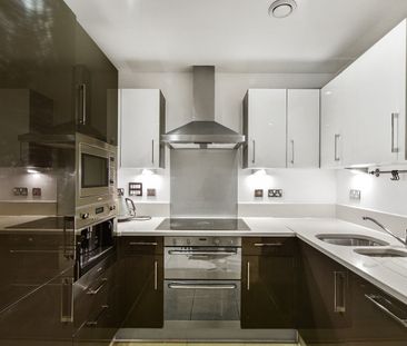 3 Bed Flat, Streamlight Tower, E14 - Photo 2