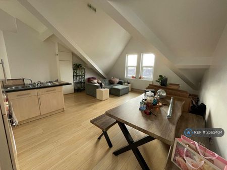 1 bedroom penthouse to rent - Photo 3