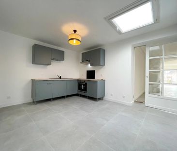 Location Appartement 6 pièces 134m² LE MAY SUR EVRE 49122 - Photo 6