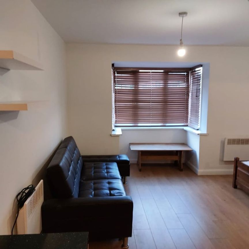 Studio Flat, Cotton Avenue, W3 - Photo 1