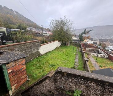 4 bedroom terraced house to rent - Photo 1