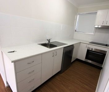 NEAR NEW 3 BEDROOM GRANNY-FLAT - Photo 2