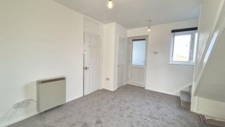 3 bedroom flat to rent - Photo 2