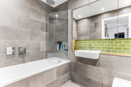 3 bedroom flat to rent - Photo 2