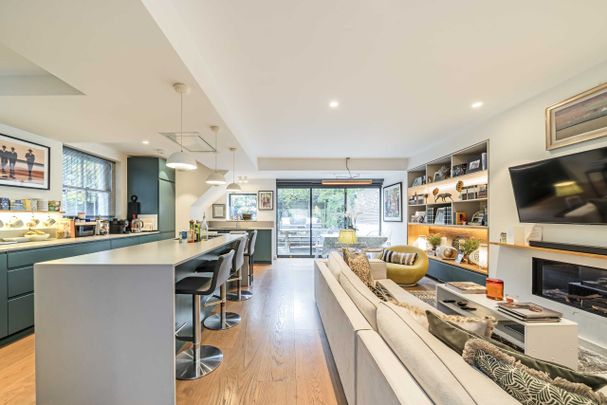 Cambridge Gardens, North Kensington, W10, London - Photo 1