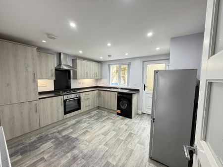 81 Chapel Street, Newry, BT34 2DP - Photo 3