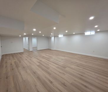 For Lease - 250 Sunset Ridge, Vaughan, Ontario - Photo 4