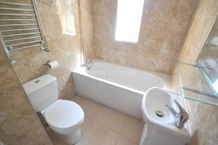 4 bedroom terraced house to rent - Photo 5