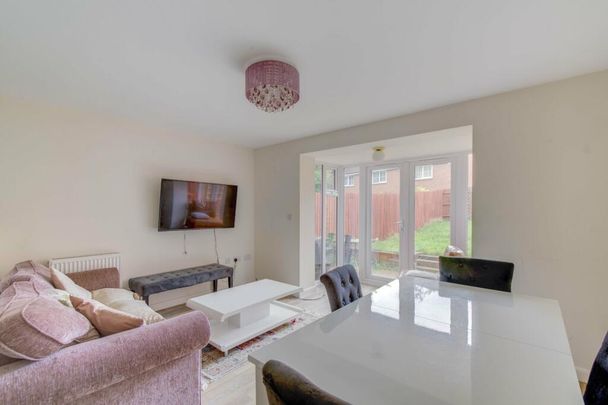 4 bedroom detached house to rent - Photo 1