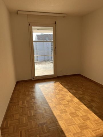 Spannende 4.5 Zimmerwohnung mit grossem Balkon - Photo 4