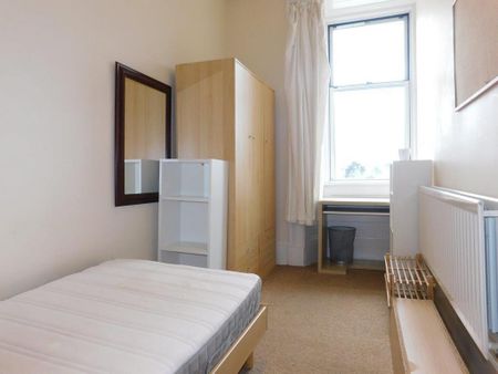 3 bedroom flat to rent - Photo 3