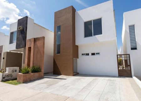 Casa en Renta Juriquilla. Amplio Patío, 3 Recámaras - Photo 4