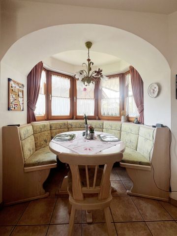 Bayrischer Charme: freistehendes Einfamilienhaus mit Garten, Kachelofen, Wintergarten, Outdoor-Pool - Photo 2