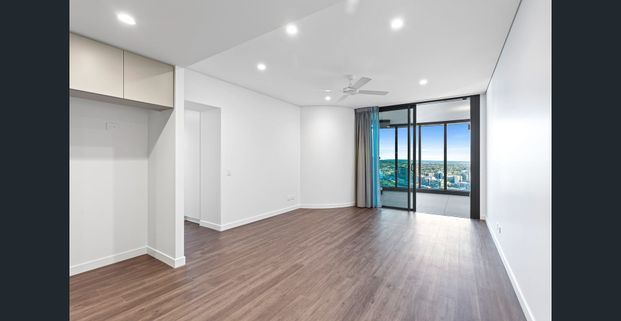 * Unfurnished * Two bedrooms apartment with great views, balcony and access to carpark - Photo 1