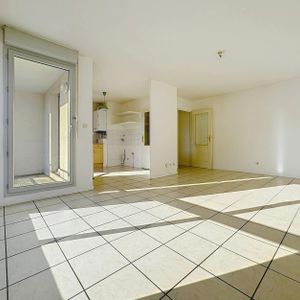 Villeurbanne : Confortable T3 avec cuisine, balcon, garage double et cave - Photo 2