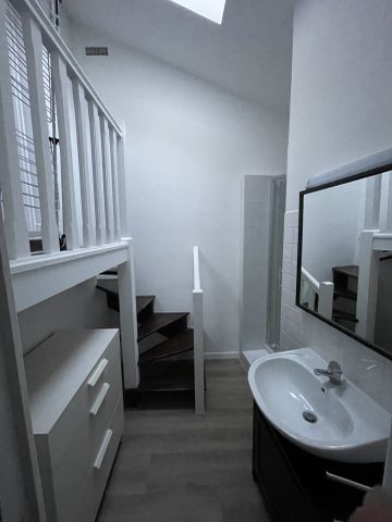 Location Appartement 2 pièces 51m² CARPENTRAS 84200 - Photo 2