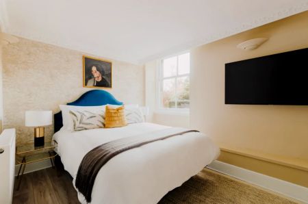 Studio Apartment - Photo 2