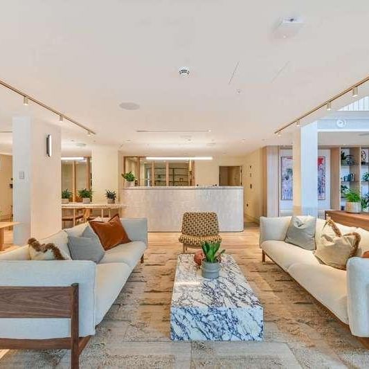 Marble House, Hayes And Harlington, UB3 - Photo 1