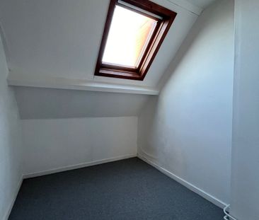 Ruim twee slaapkamer appartement met staanplaatsen - Photo 3