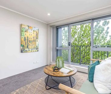 Chic 2BR Central Apt w/ Amenities - Photo 4