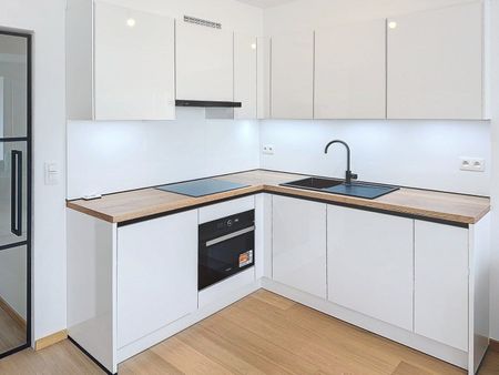 Gerenoveerd appartement met 1 slaapkamer op de zeedijk in Knokke-Heist - Photo 5