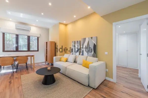 Alquiler de piso en Avenida de Burgos - Photo 1