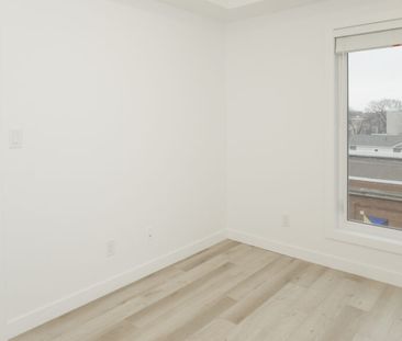 Kingston: Black Accents – 710 Westminster, Winnipeg, MB - Photo 1