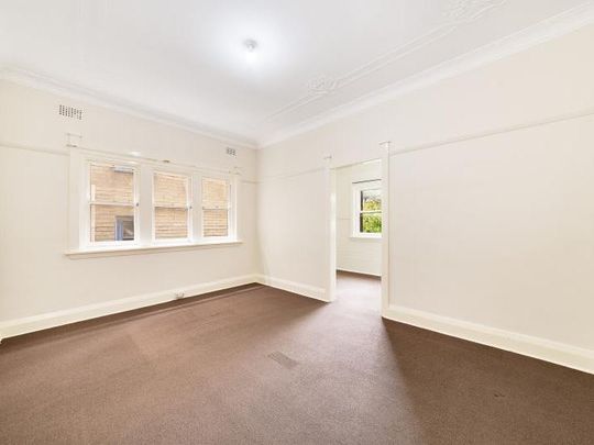 ONE BEDROOM APARTMENT PLUS SUNROOM! - Photo 1