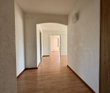 Bel appartement de 4 pièces au coeur de Tavannes - Photo 2