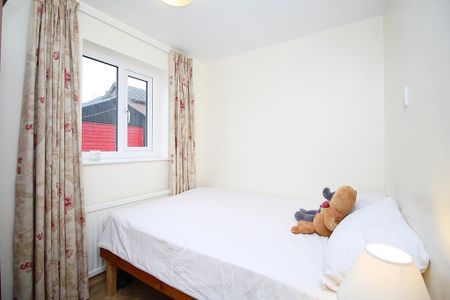 2 bedroom semi-detached bungalow to rent - Photo 4