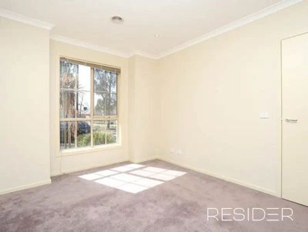 “Family-Friendly Living with Space, Comfort & Convenience!!” - Photo 2