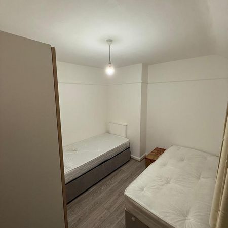 1 bedroom in a house share to rent - Photo 3