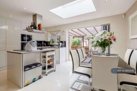1 bedroom in a house share to rent - Photo 5