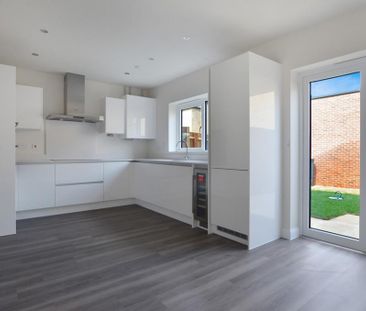 5 bedroom semi-detached house to rent - Photo 2