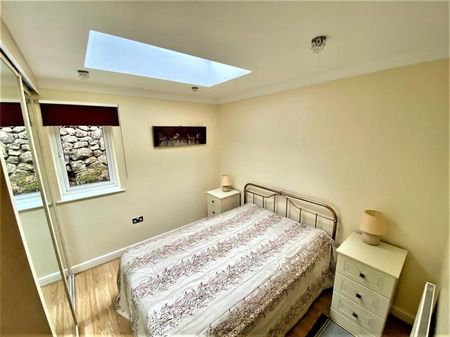 1 Bedroom Apartment To Let - Photo 2