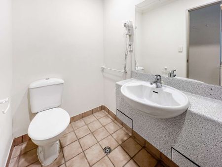 2-Bedroom Apartment in Central Auckland - Photo 4