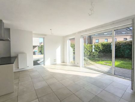 Recente woning met 3 slaapkamers en klein tuintje. In rustige omgeving. BEZOEKMOMENT VOLZET ! - Photo 2
