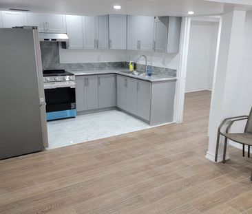 For Lease - 48 Phoenix Boulevard, Barrie, Ontario - Photo 5